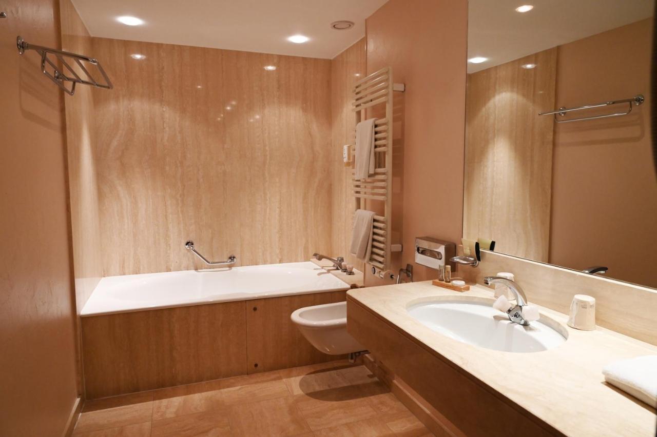 Hotel Le Rempart 투르뉘 객실 사진